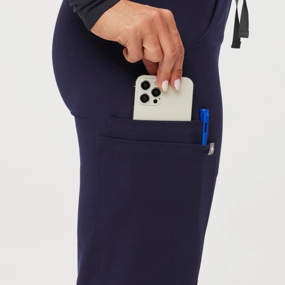 FIGS Kade Cargo Scrub Pants Navy Blue Straight Leg Women's XS Regular Length EUC - Picture 3 of 3